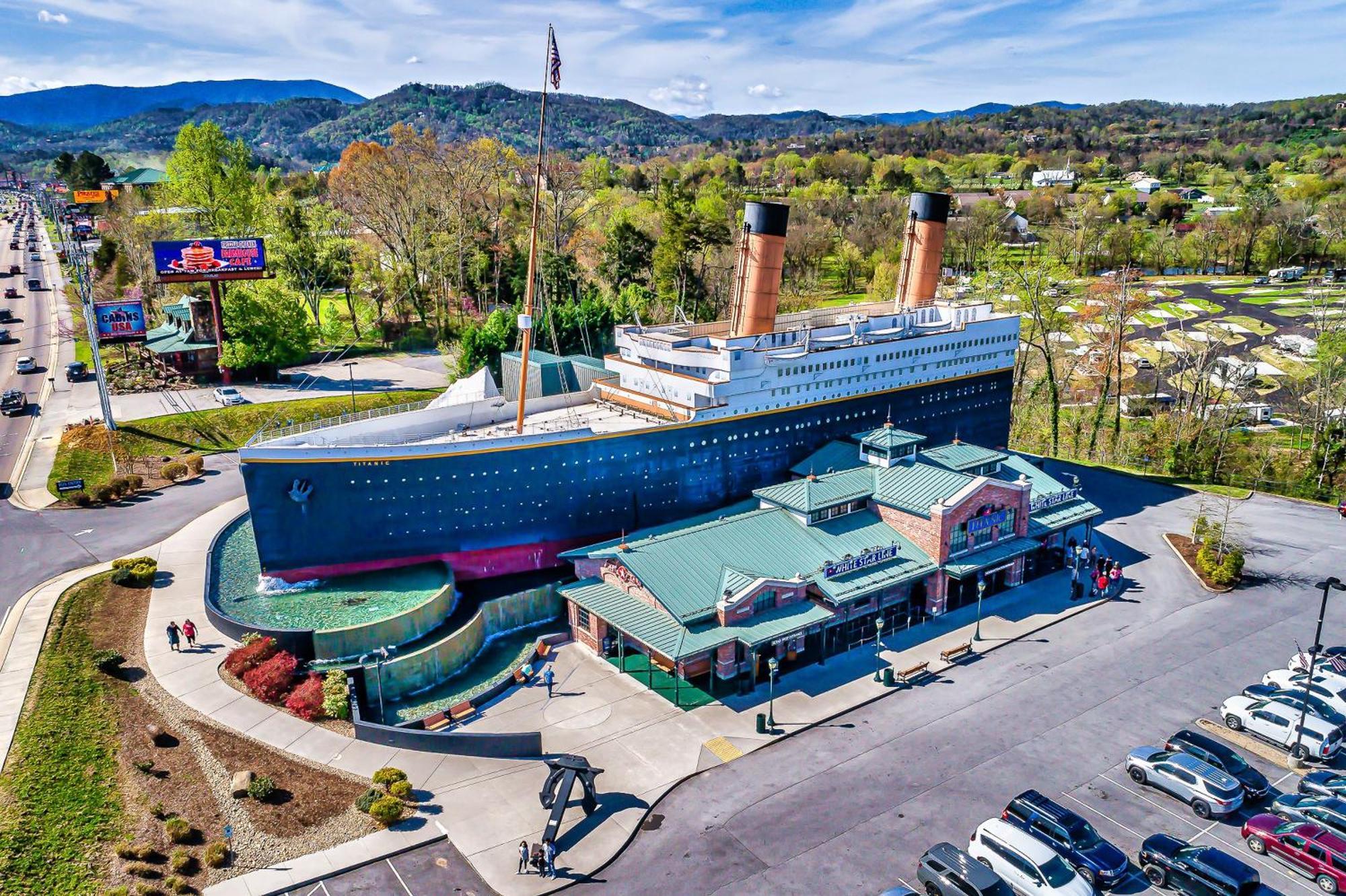 Epic Mountain Views, Hot Tub, Game Room, Sleeps 10 Sevierville Exterior photo