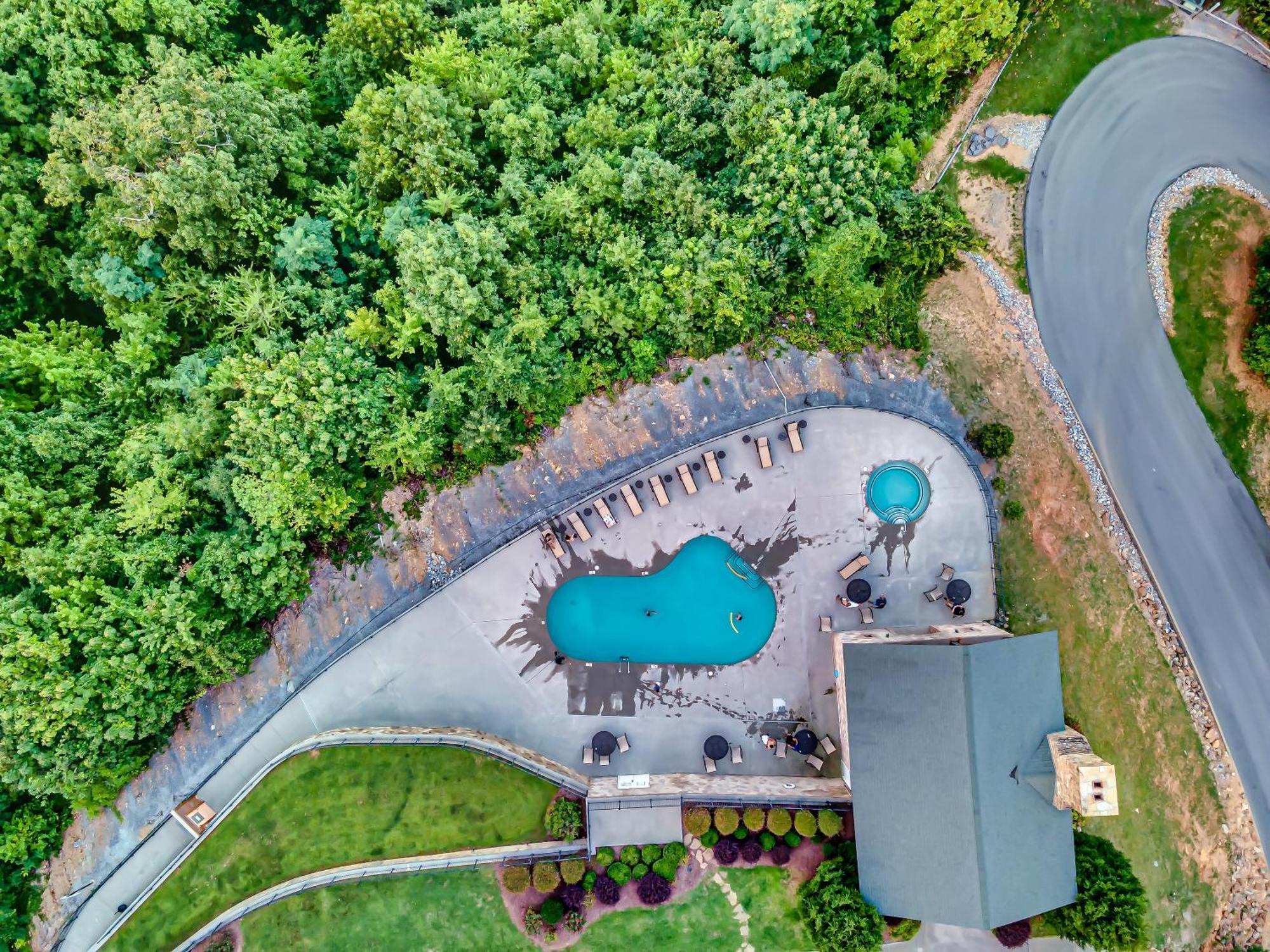 Epic Mountain Views, Hot Tub, Game Room, Sleeps 10 Sevierville Exterior photo