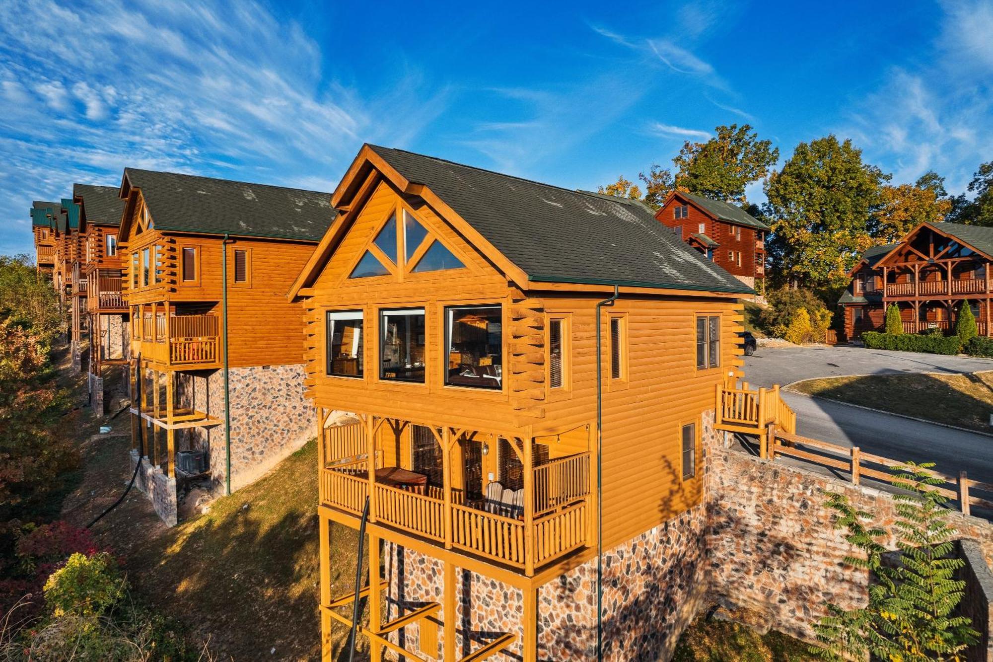 Epic Mountain Views, Hot Tub, Game Room, Sleeps 10 Sevierville Exterior photo