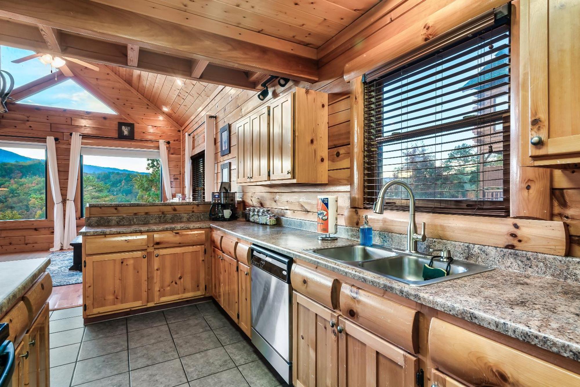 Epic Mountain Views, Hot Tub, Game Room, Sleeps 10 Sevierville Exterior photo