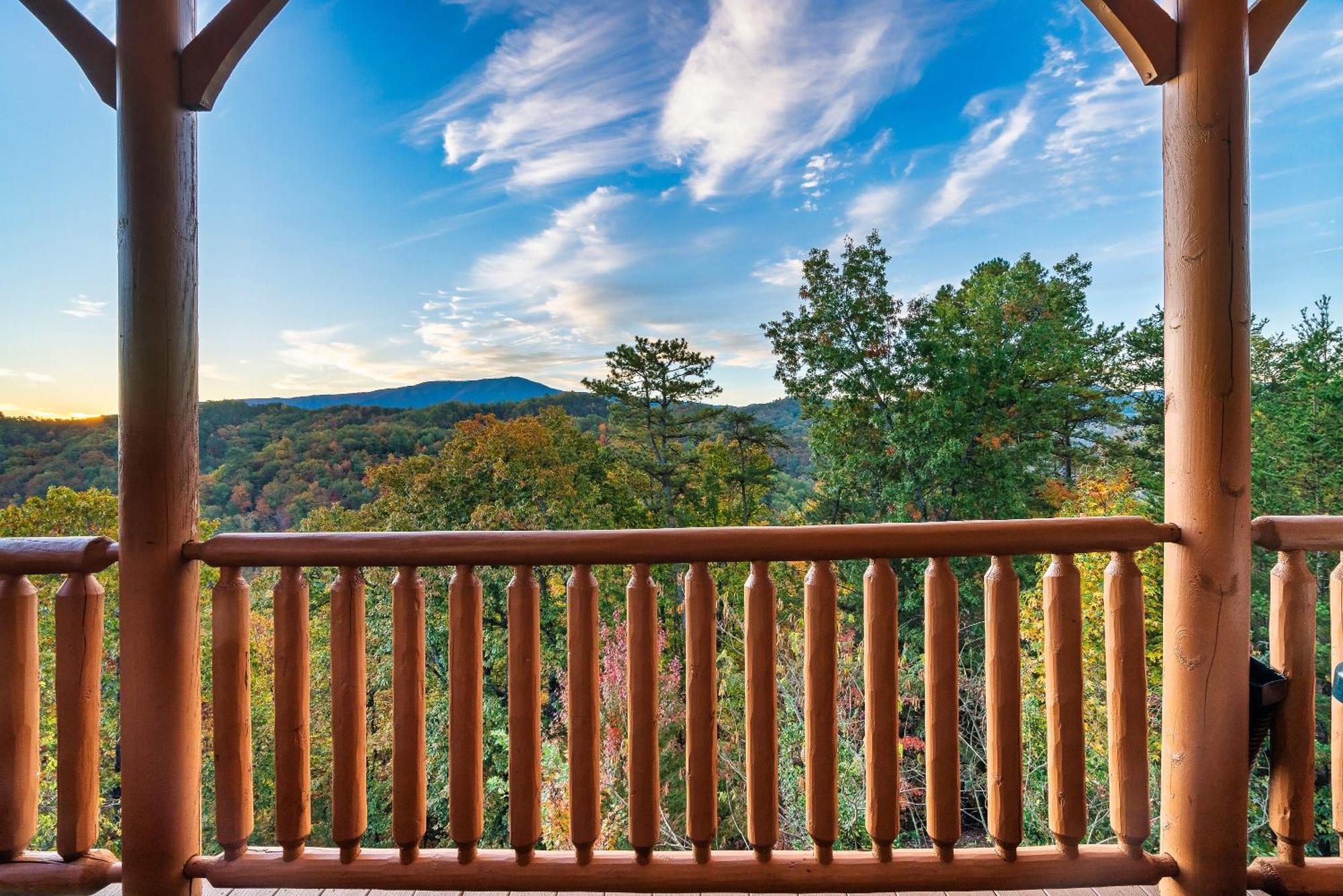 Epic Mountain Views, Hot Tub, Game Room, Sleeps 10 Sevierville Exterior photo
