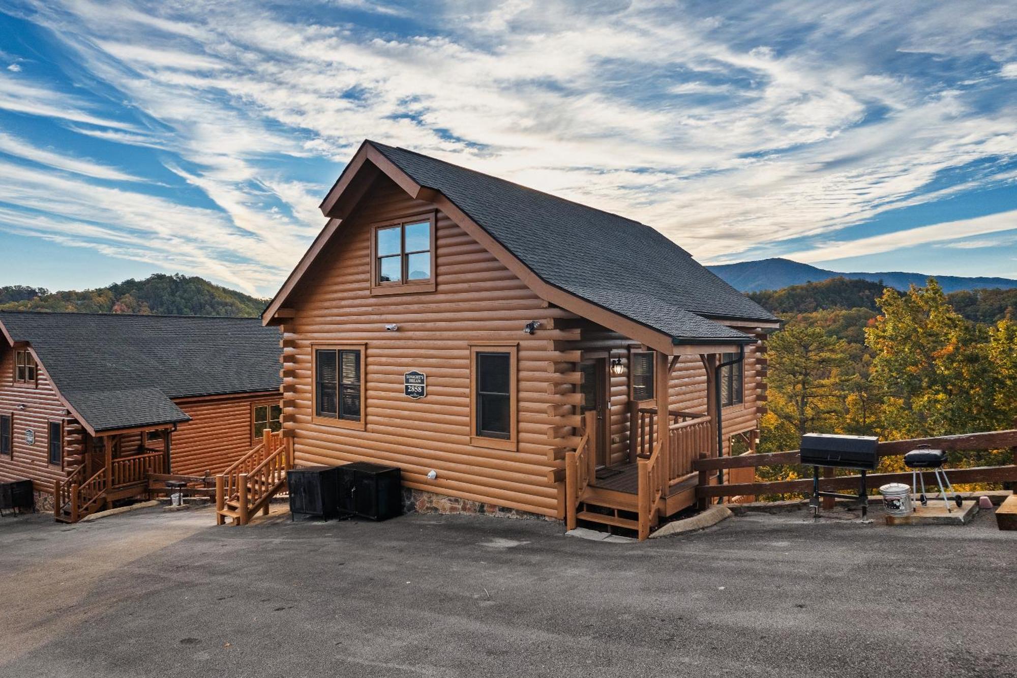 Epic Mountain Views, Hot Tub, Game Room, Sleeps 10 Sevierville Exterior photo