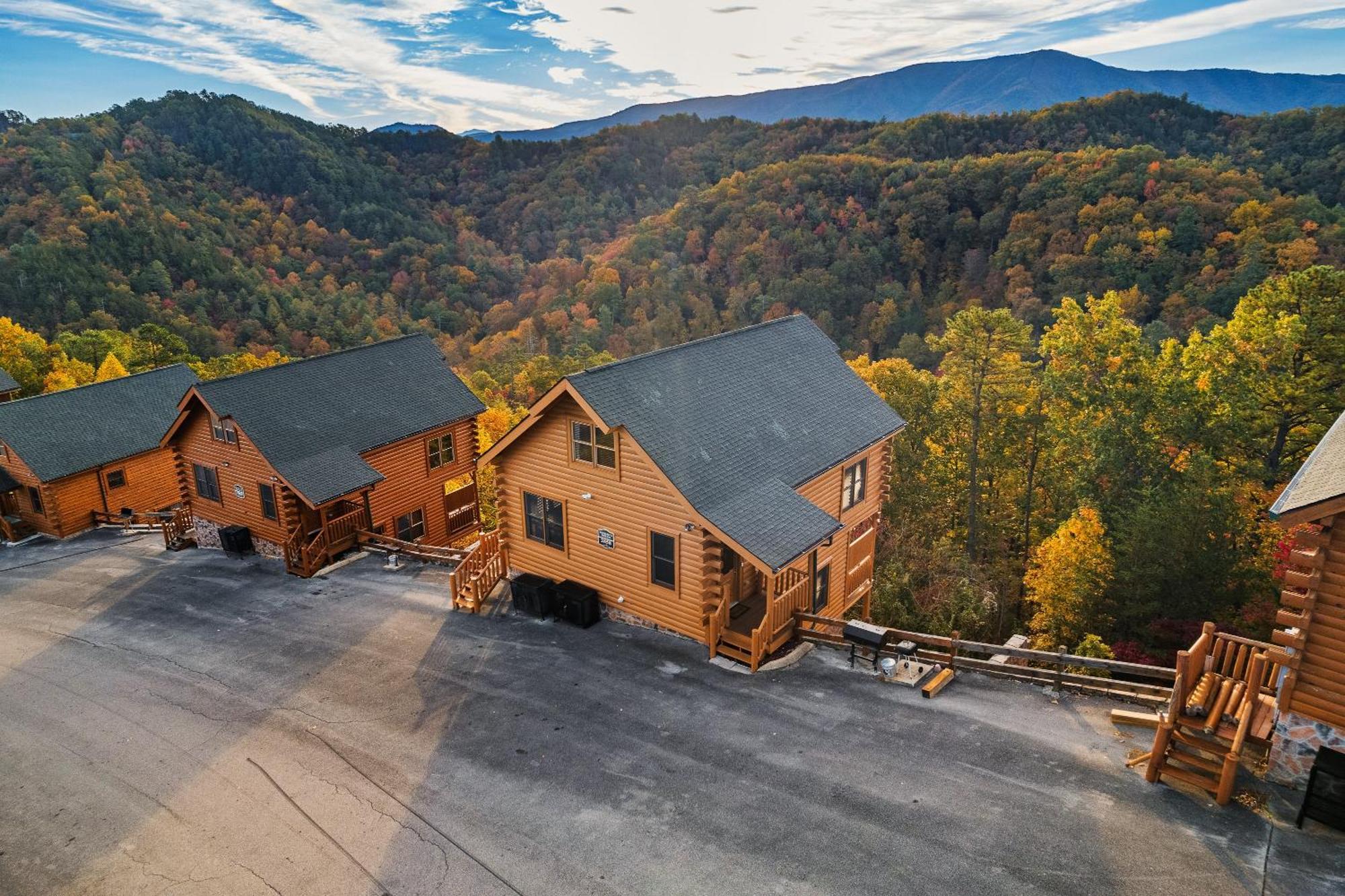 Epic Mountain Views, Hot Tub, Game Room, Sleeps 10 Sevierville Exterior photo