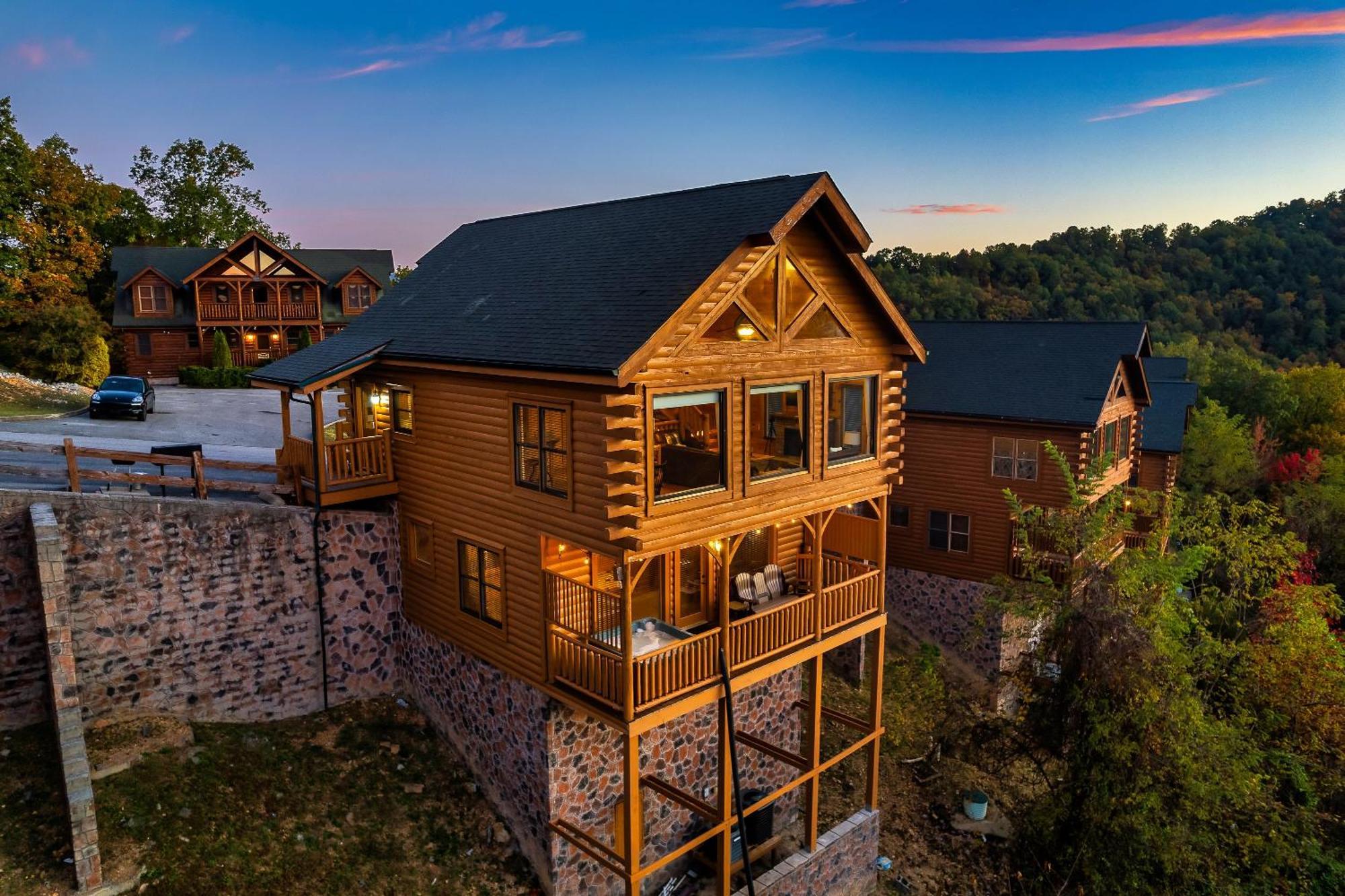 Epic Mountain Views, Hot Tub, Game Room, Sleeps 10 Sevierville Exterior photo