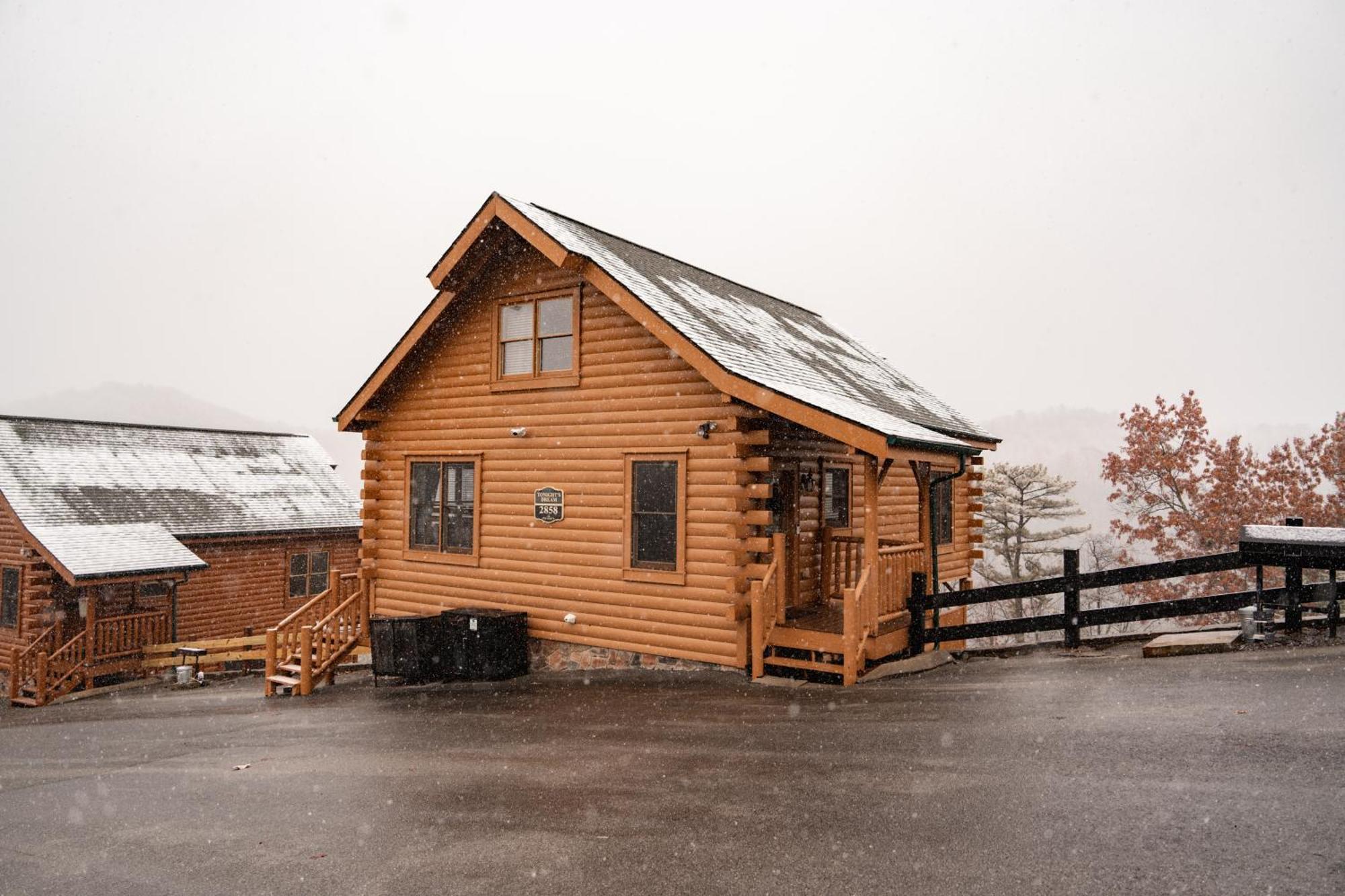Epic Mountain Views, Hot Tub, Game Room, Sleeps 10 Sevierville Exterior photo